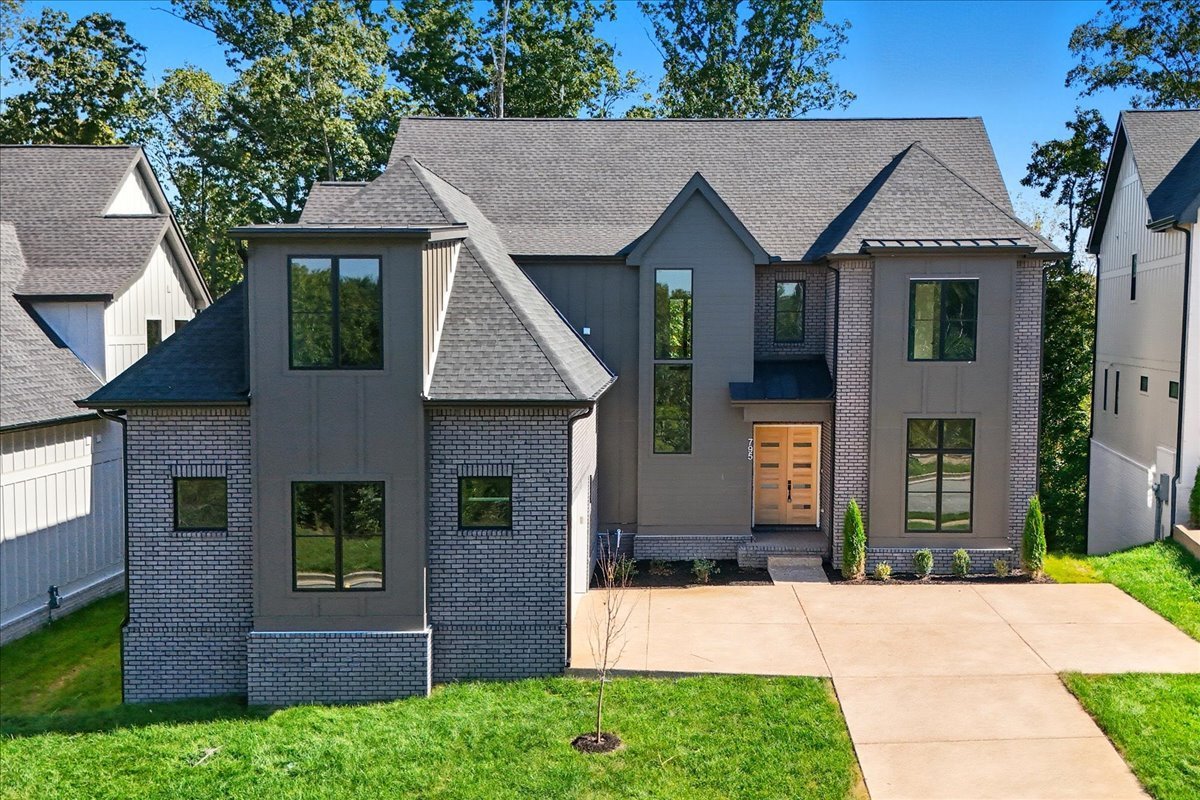 02-Shine-Media-795-Summit-Oaks-Court-02