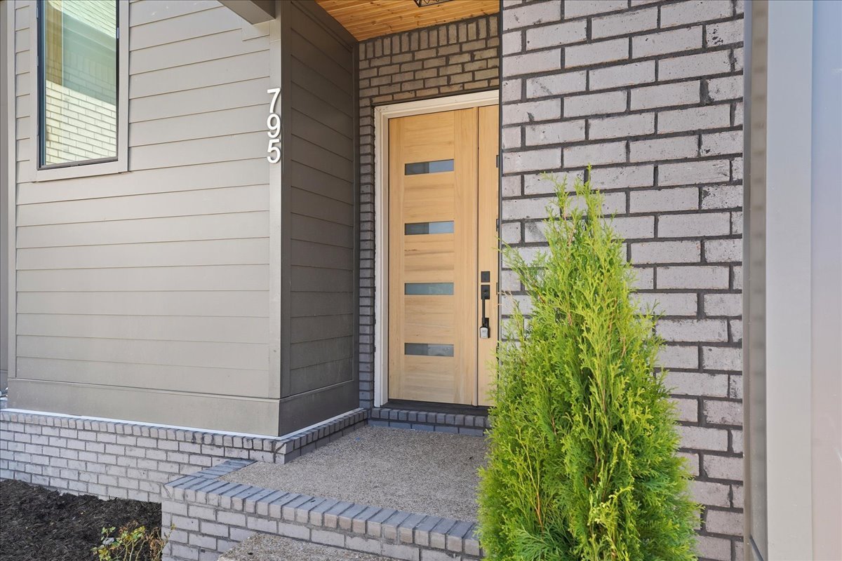 06-Shine-Media-795-Summit-Oaks-Court-06