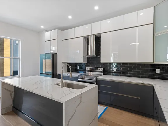 0ce51a42df0e36af8eb0e3020ccd6b6f-cc_ft_576