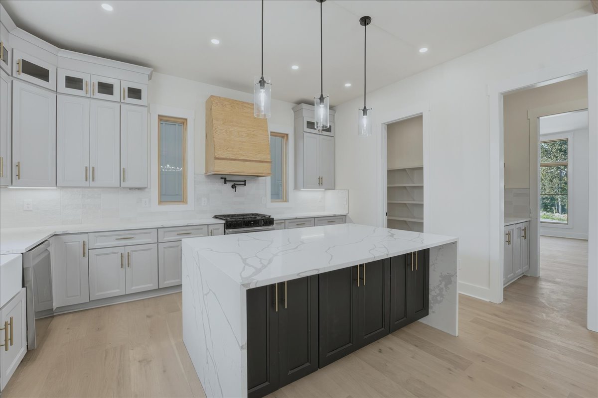 14-Shine-Media-795-Summit-Oaks-Court-14