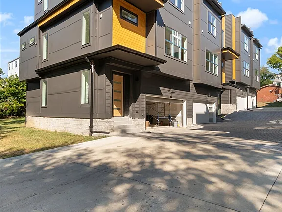 a9cfce6ad2f45d0f60964d1f781f49f5-cc_ft_576