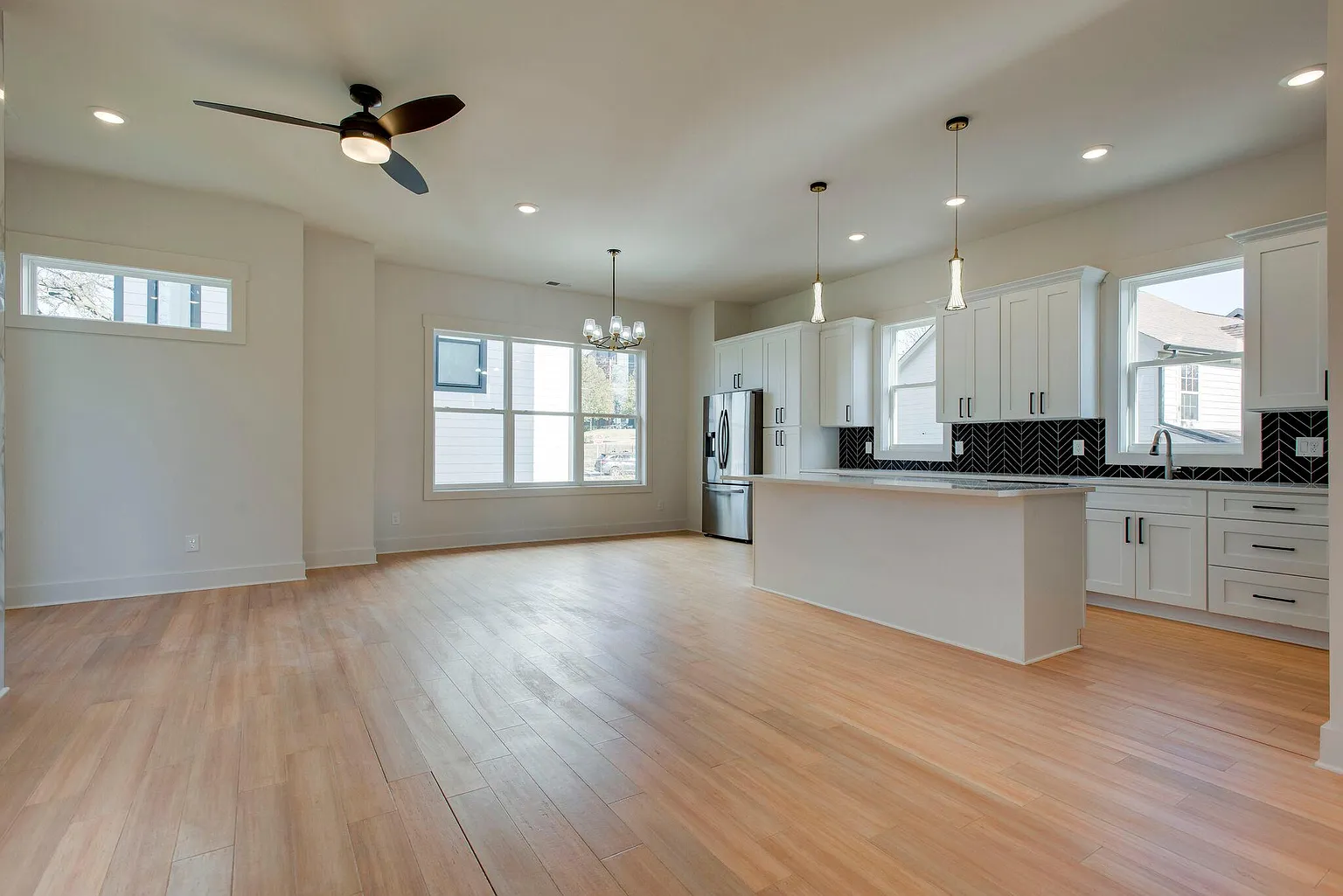 af4d5bc9f746f85f08249be6d2585204-uncropped_scaled_within_1536_1152