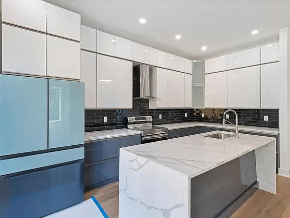 e55cd3915e64ad0227b07eb7f5764306-cc_ft_576